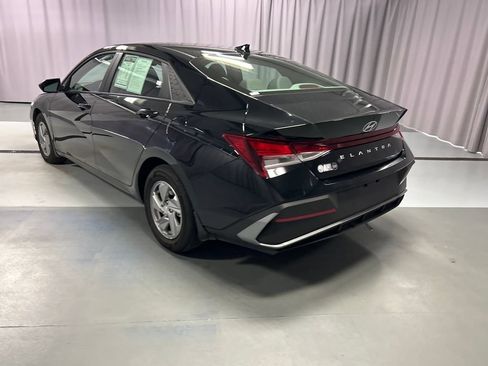 Used 2026 Hyundai Elantra SE FWD image 5