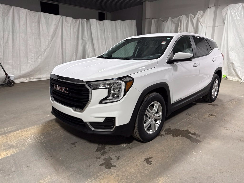 Used 2024 GMC Terrain SLE FWD image 3