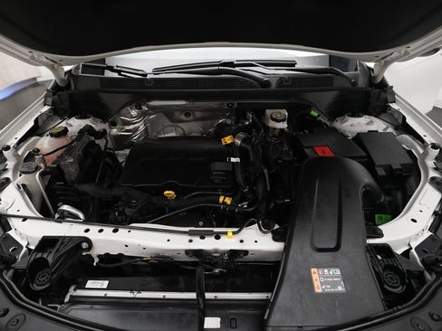 Used 2025 Buick Envista Sport Touring FWD image 3