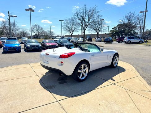 Used 2009 Pontiac Solstice Convertible w/ Premium Package image 11