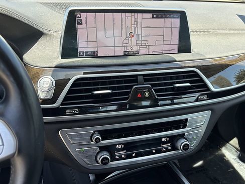 Used 2022 BMW 750i xDrive AWD/4WD image 17