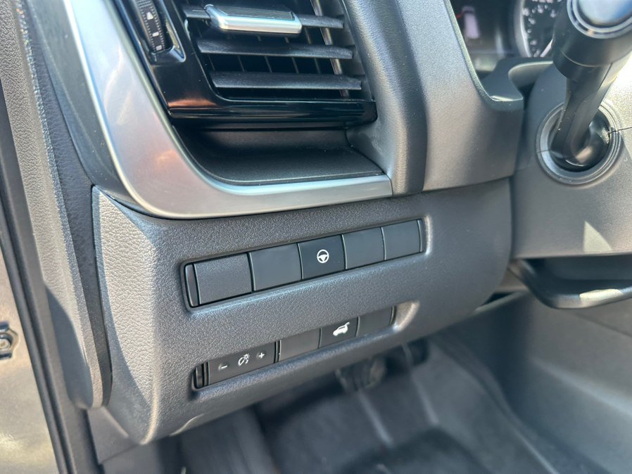 Used 2022 Nissan Rogue SV AWD/4WD image 29
