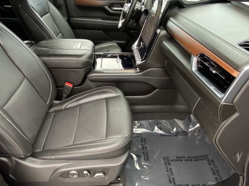 Used 2025 GMC Yukon XL Denali AWD/4WD image 10