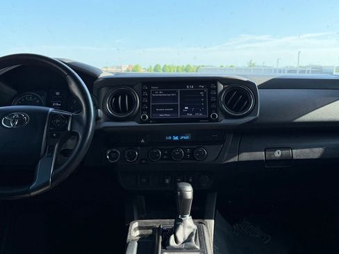 Used 2022 Toyota Tacoma TRD Off-Road image 16