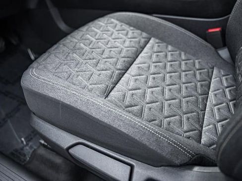 Used 2025 Nissan Kicks SV w/ Charging Package image 31