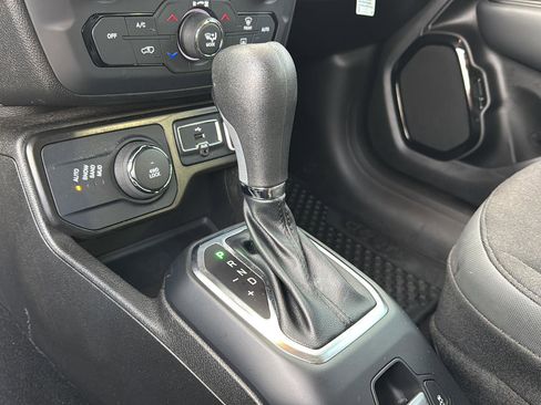 Used 2023 Jeep Renegade Altitude image 25