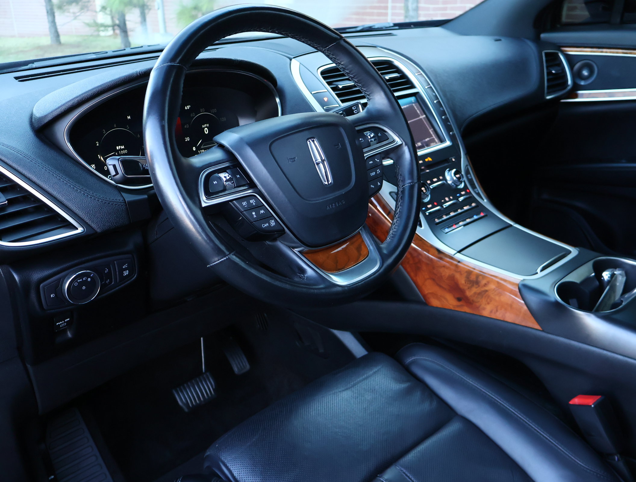 Used 2020 Lincoln Nautilus Reserve w/ Equipment Group 201A FWD image 3