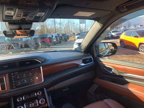 Used 2023 GMC Yukon Denali Ultimate image 35