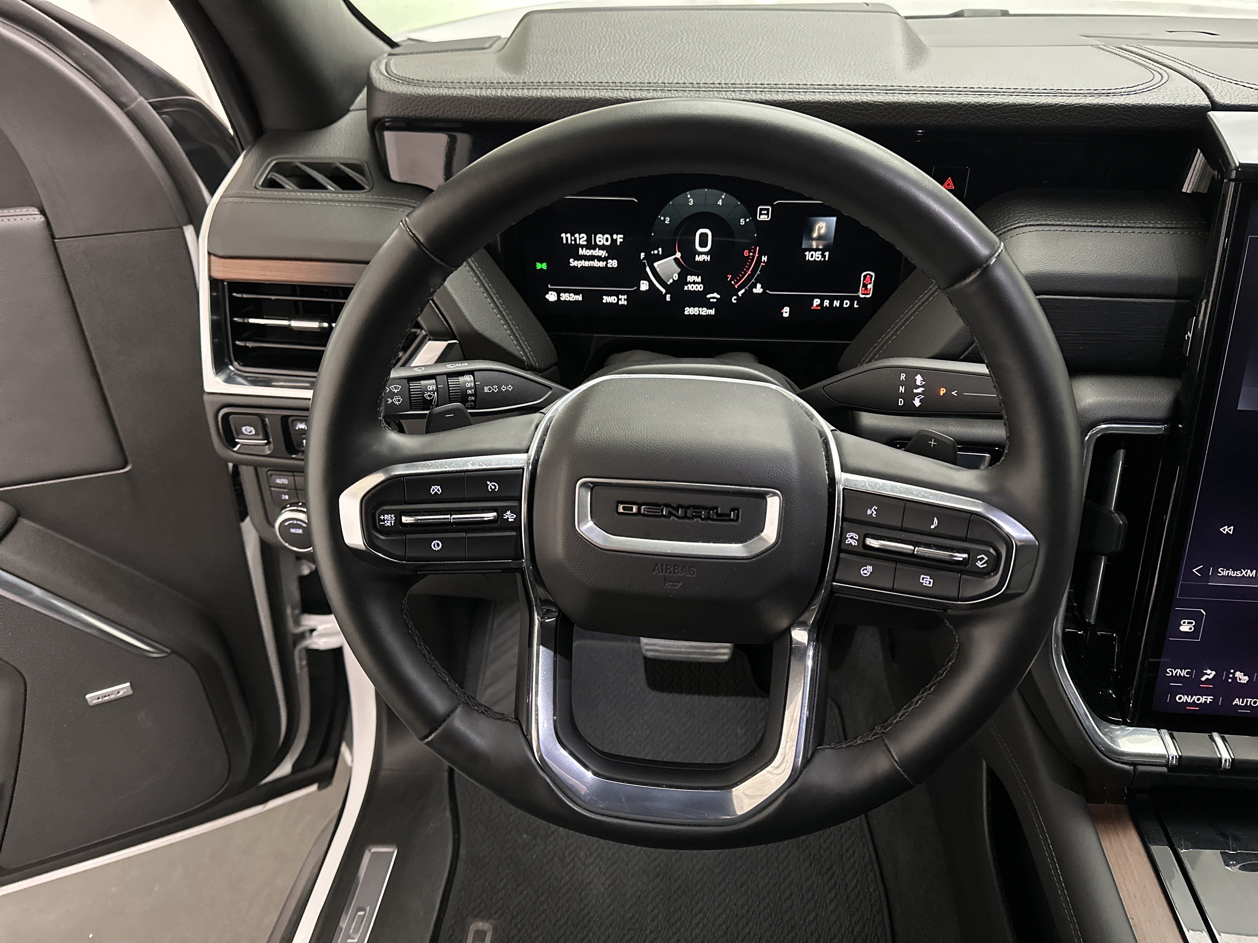 Used 2025 GMC Yukon XL Denali AWD/4WD image 32