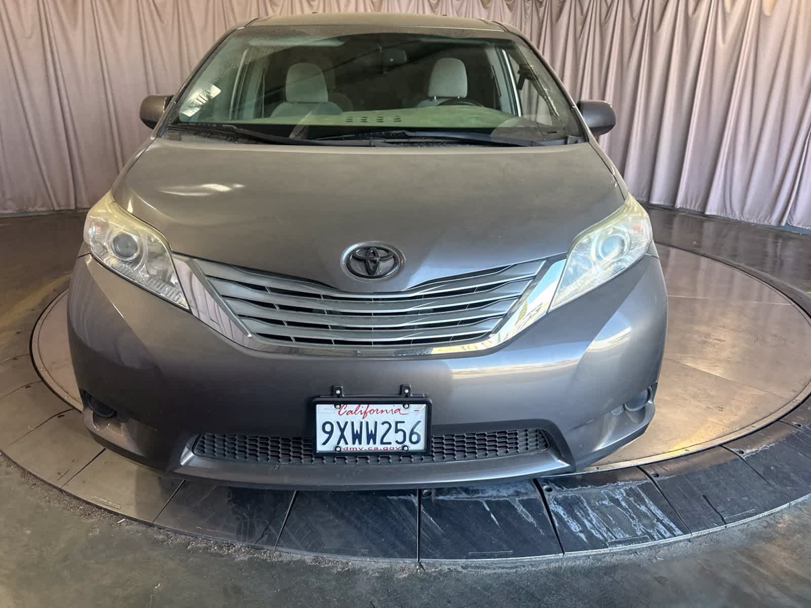 Used 2016 Toyota Sienna LE FWD image 2