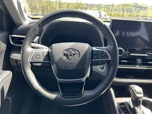 Used 2024 Toyota Highlander Platinum AWD/4WD image 20