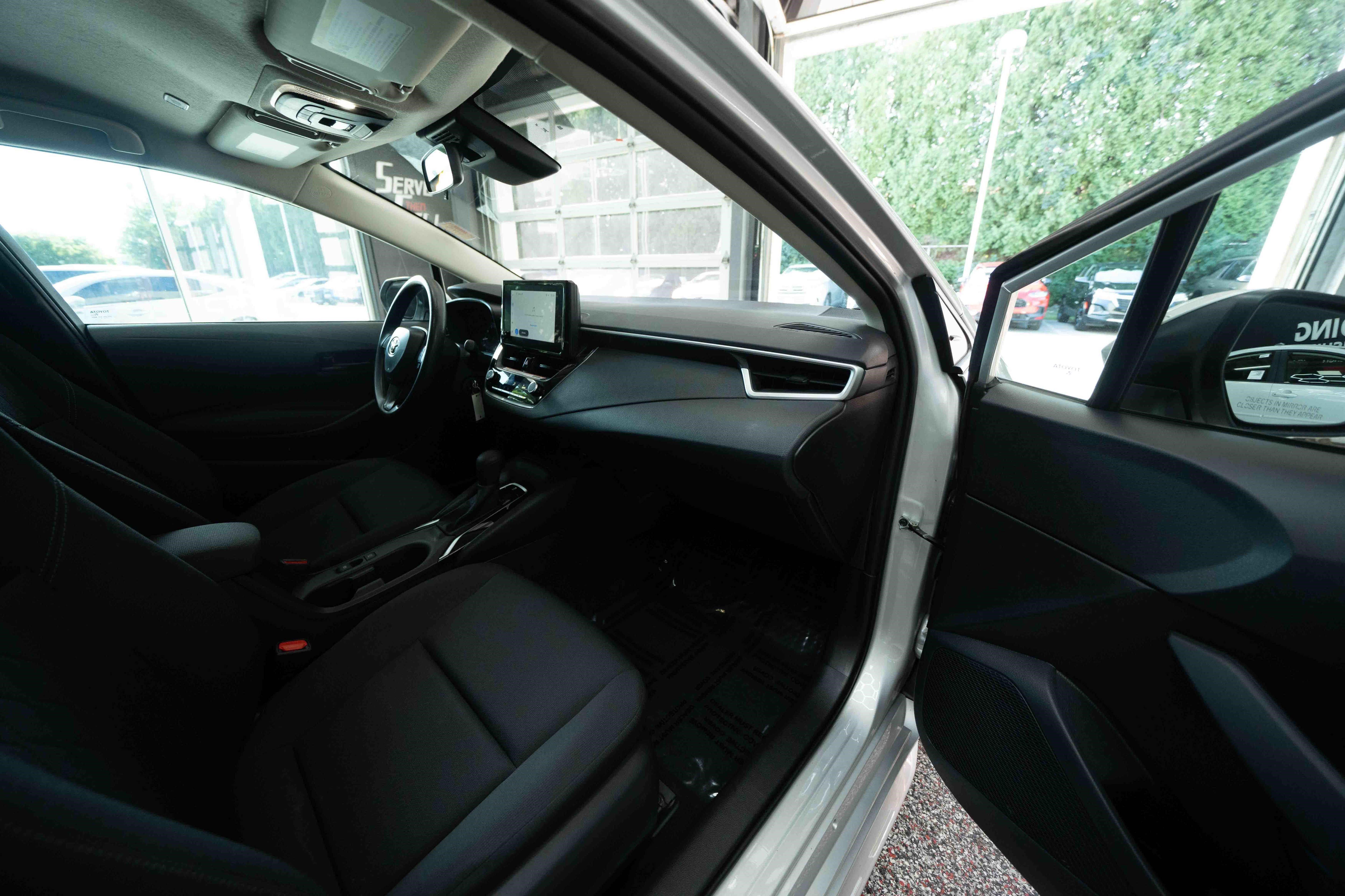 Used 2025 Toyota Corolla LE FWD image 25