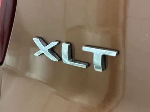 Used 2017 Ford Explorer XLT w/ Equipment Group 202A AWD/4WD image 30
