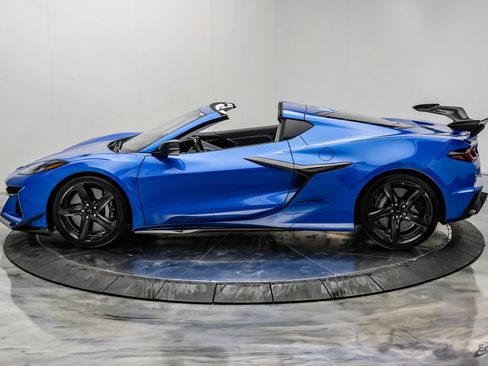 Used 2024 Chevrolet Corvette Z06 w/ Z07 Performance Package RWD image 9