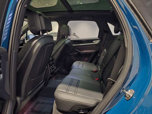 Used 2024 Porsche Cayenne S image 21