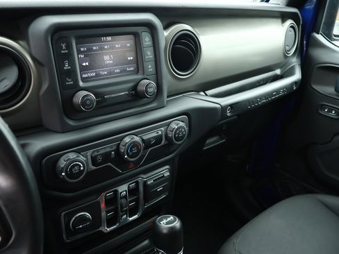 Used 2018 Jeep Wrangler Unlimited Sport S AWD/4WD image 14