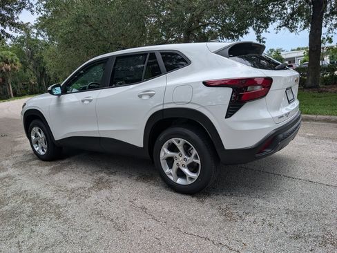 New 2026 Chevrolet Trax LS w/ LS Convenience Package FWD image 6