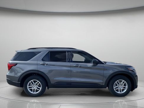 Used 2026 Ford Explorer Active RWD image 2