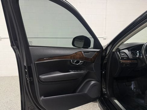 Used 2016 Volvo XC90 T6 Momentum w/ Momentum Plus Package AWD/4WD image 10