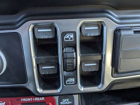 Used 2022 Jeep Gladiator Rubicon w/ Cold Weather Group image 25