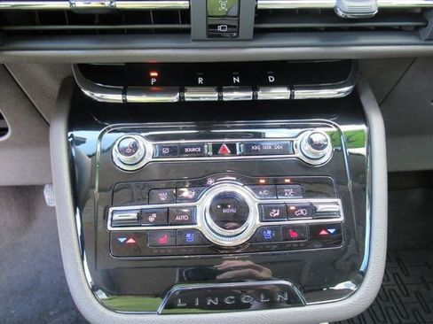 Used 2022 Lincoln Corsair FWD w/ Premium Package image 27