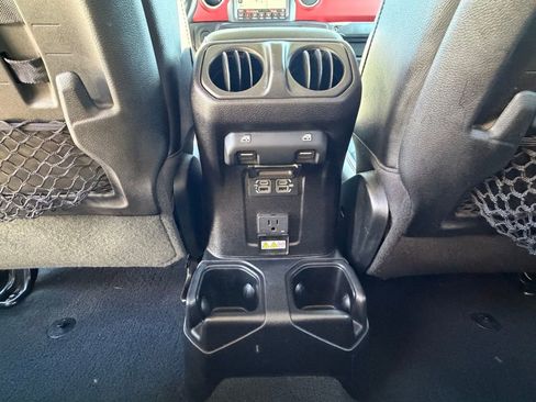 Certified 2020 Jeep Gladiator Rubicon image 32