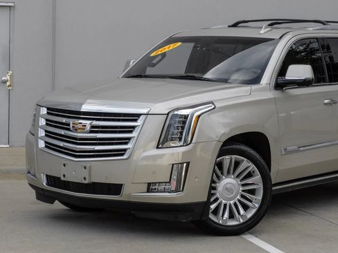 Used 2017 Cadillac Escalade ESV Platinum AWD/4WD image 8