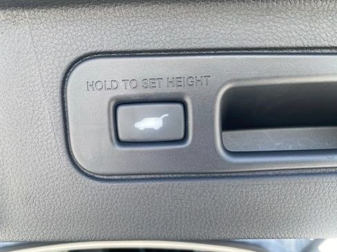 Used 2025 Honda Pilot Touring image 10