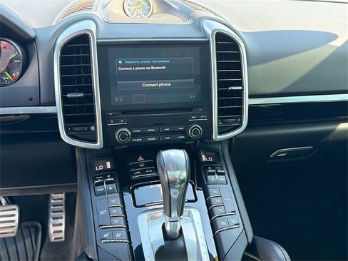 Used 2018 Porsche Cayenne S Platinum image 28