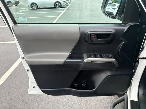 Certified 2019 Toyota Tacoma SR5 AWD/4WD image 18