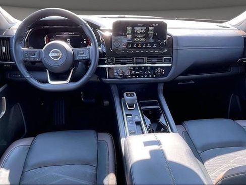 Certified 2025 Nissan Pathfinder Platinum w/ Cargo Package FWD image 14