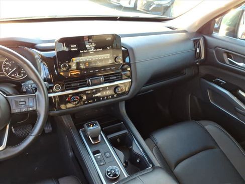 Certified 2024 Nissan Pathfinder SL w/ Black Appearance Package image 13