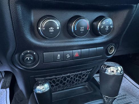 Used 2018 Jeep Wrangler Unlimited Sport S AWD/4WD image 25