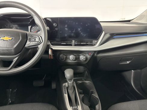 Used 2025 Chevrolet Trax LS image 21