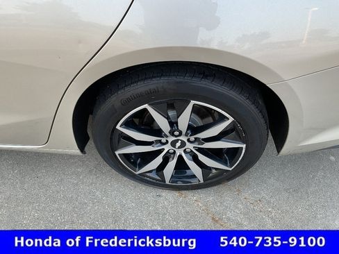 Used 2016 Chevrolet Malibu LT w/ Leather Package FWD image 11