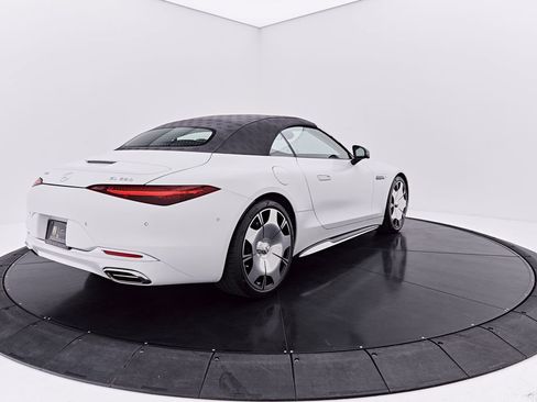 Used 2026 Mercedes-Benz Maybach SL 680 image 17