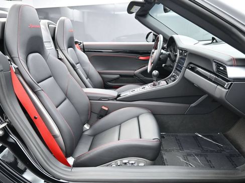 Certified 2019 Porsche 911 Speedster RWD image 32