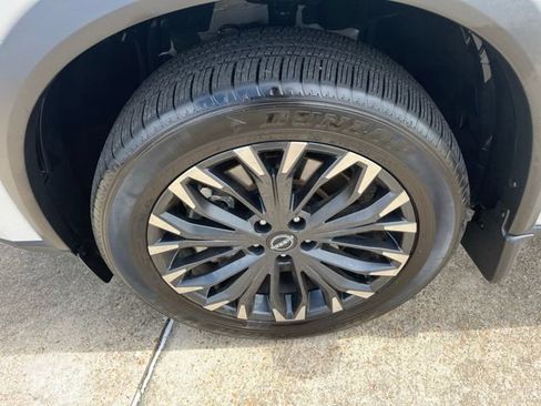 Certified 2025 Nissan Rogue SL w/ Tech Package AWD/4WD image 8