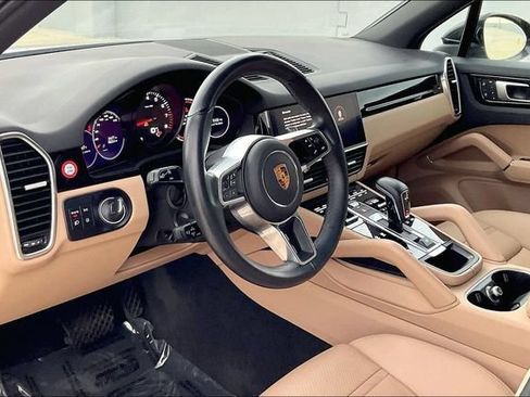 Used 2022 Porsche Cayenne AWD/4WD image 13