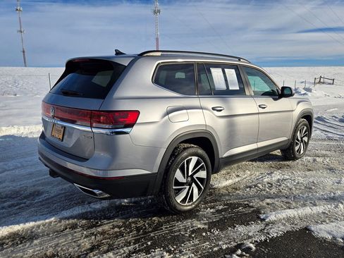 Used 2025 Volkswagen Atlas SE image 3