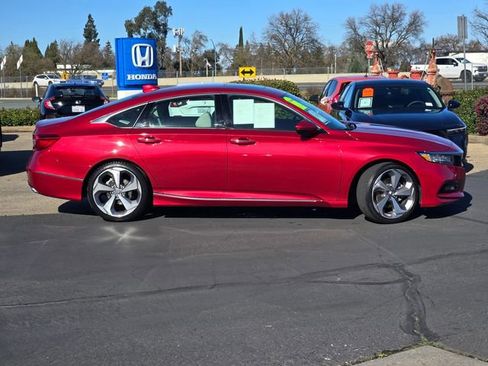 Used 2018 Honda Accord Touring image 3