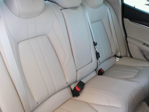 Used 2018 Maserati Ghibli S GranSport RWD image 21