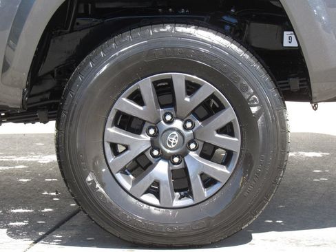 Certified 2023 Toyota Tacoma SR5 AWD/4WD image 35