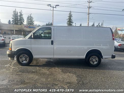 Used 2017 Chevrolet Express 2500 image 4