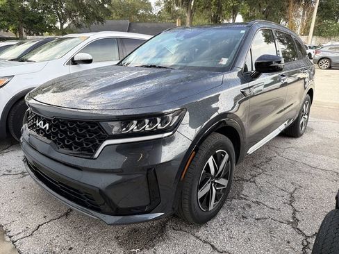Certified 2022 Kia Sorento S FWD image 3