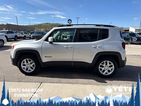 Used 2016 Jeep Renegade Latitude w/ Popular Equipment Group AWD/4WD image 6
