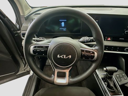 Used 2025 Kia Sportage LX image 18