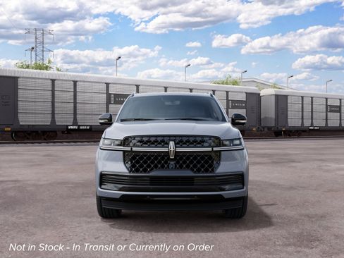 New 2027 Lincoln Navigator Reserve AWD/4WD image 3