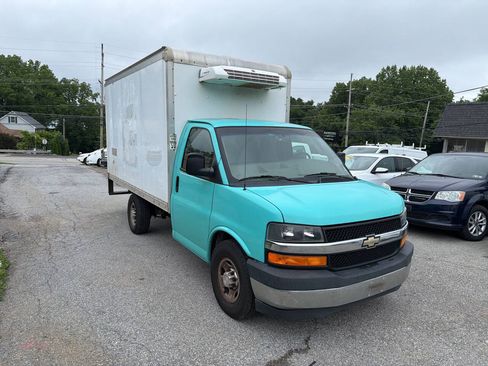 Used 2017 Chevrolet Express 3500 RWD image 16