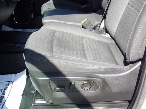 Used 2024 Chevrolet Silverado 2500 LT w/ Convenience Package image 18